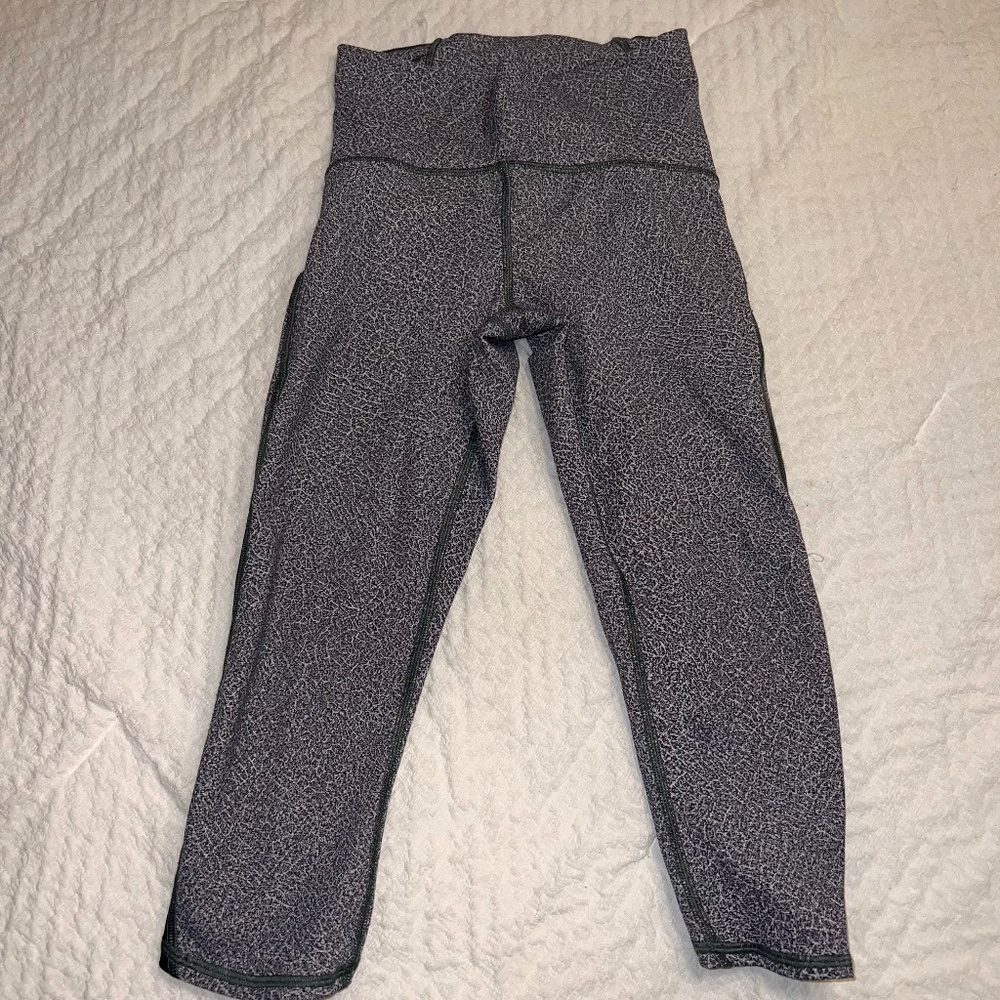 lululemon athletica size 4 capri leggings